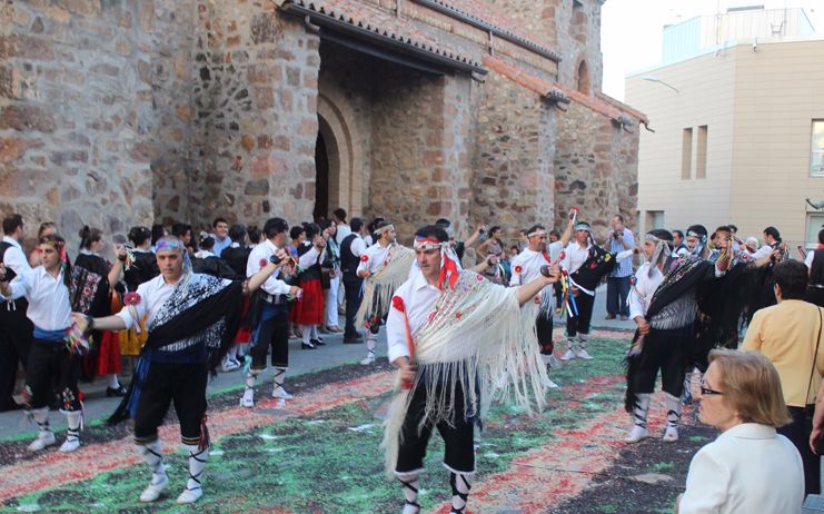 Castilla-La Mancha luce Fiestas de Interés Nacional y Regional de Corpus Christi en Elche de la Sierra, Camuñas, Lagartera y Porzuna