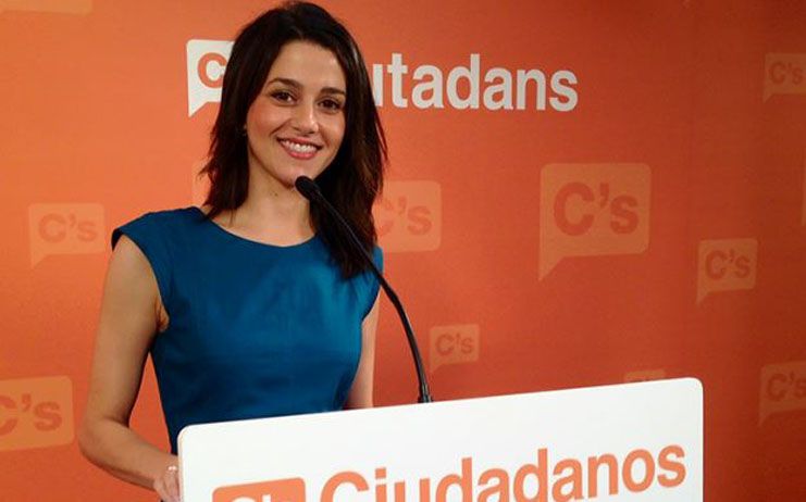 Cataluña. Arrimadas pide al PSC y al PP apoyo a su moción de censura para acabar con 