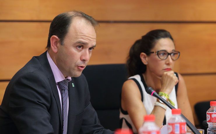 El director general de Asistencia Sanitaria destaca el compromiso del Gobierno regional con la transparencia en materia de listas de espera