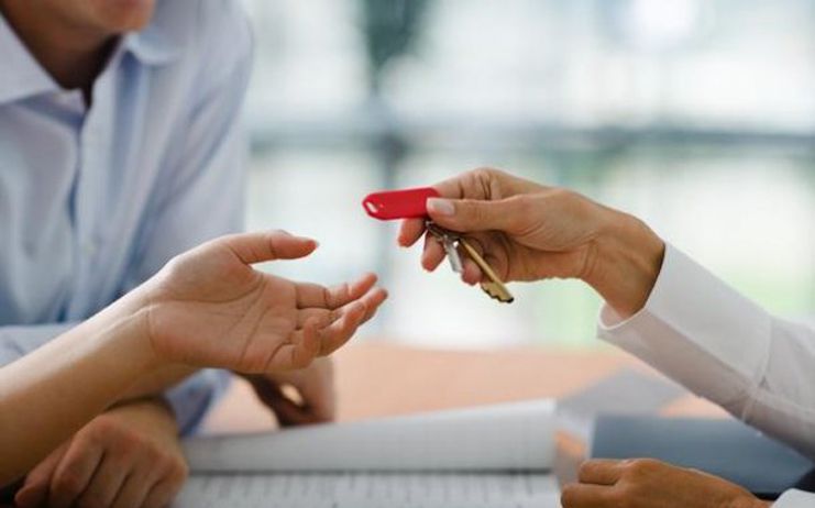 La compraventa de viviendas se dispara un 28,5% en julio en C-LM, con 1.309 operaciones