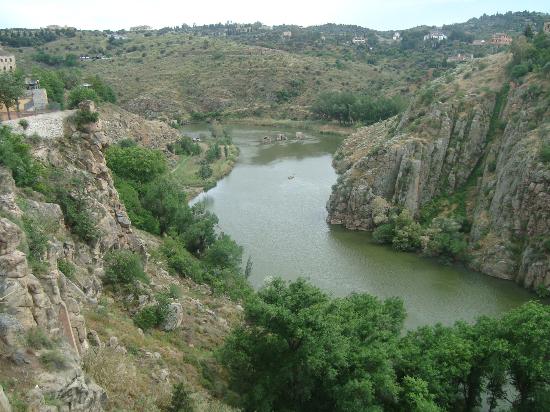Milagros Tolón anuncia un plan de control de vertidos en el río Tajo a su paso por el Polígono Industrial