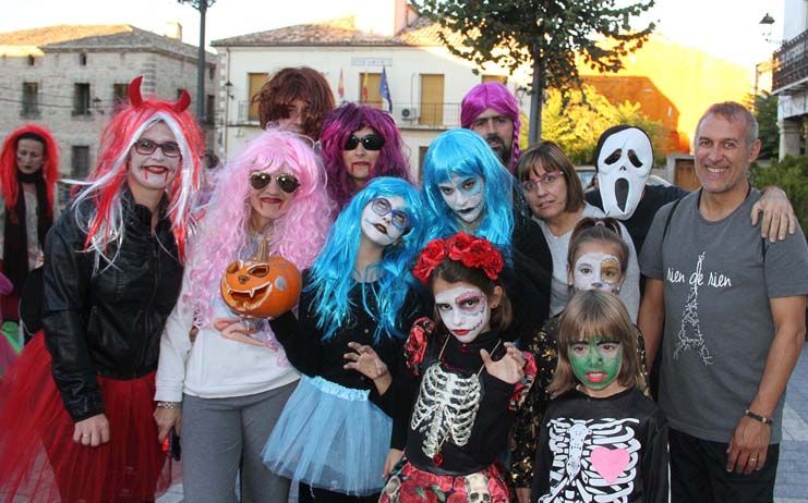 Cartas, puches, calabazas y diálogo entre generaciones en el puente de Los Santos en Pareja