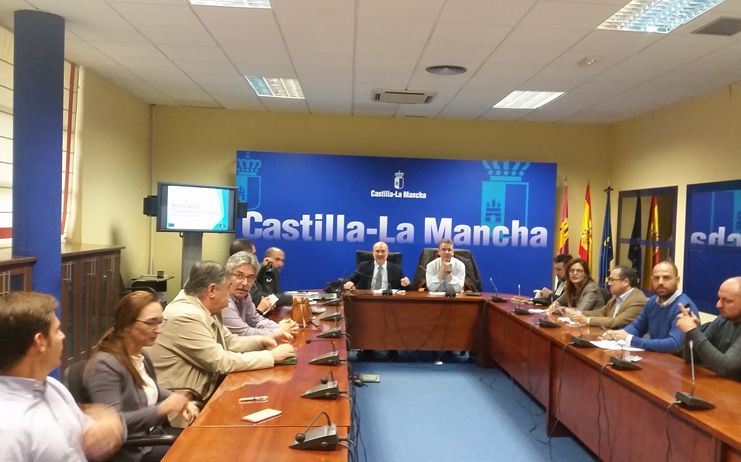 El Gobierno de Castilla-La Mancha presenta el programa ‘Acredita’ a las federaciones regionales de profesiones industriales