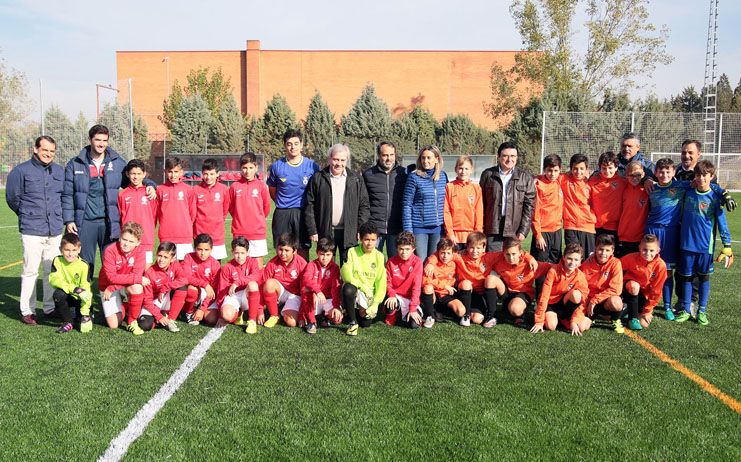 Tolón inaugura un renovado Campo de Fútbol del Arroyo y da cumplimiento a otro compromiso más con la ciudadanía