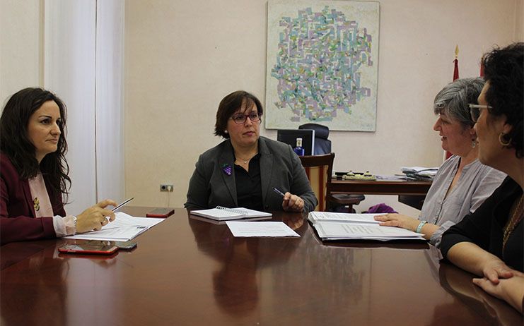 Olmedo analiza con el Ayuntamiento de Campo de Criptana la situación de los recursos asistenciales de la localidad