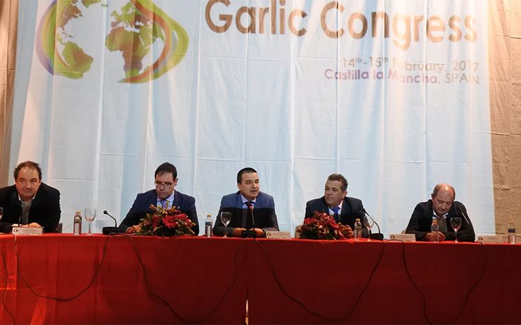 El Gobierno regional hace un llamamiento a las cooperativas del ajo de Castilla-La Mancha para que se integren comercialmente