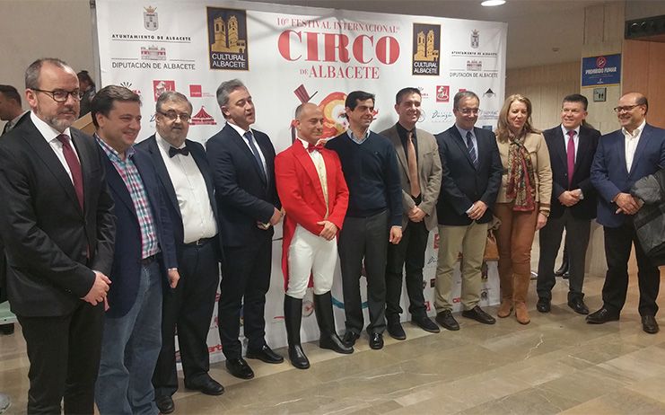 Cabañero felicita a los trabajadores del Cultural Albacete por su 