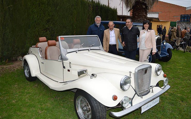 Ramos asiste a la presentación de una nueva empresa talaverana de alquiler de coches y calesas para eventos