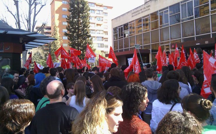 Los sindicatos llaman a movilizarse para exigir mejor empleo y salarios dignos