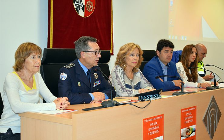 Navarro y Mª Ángeles Martínez asisten a la inauguración de las V Jornadas Académicas sobre Policía, Diversidad y Derechos
