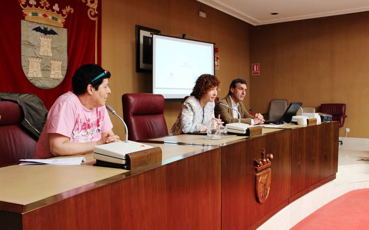 Mª Ángeles Martínez recibe a los alumnos de intercambio del Lyceé Juliot-Curie de Rennes