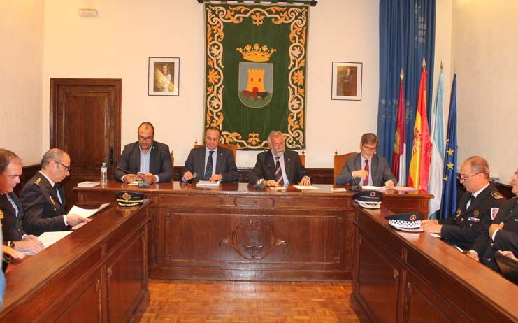 Gregorio copreside la Junta Local de Seguridad celebrada en el Ayuntamiento de Talavera de la Reina con motivo de las Ferias y Fiestas de San Isidro 2017