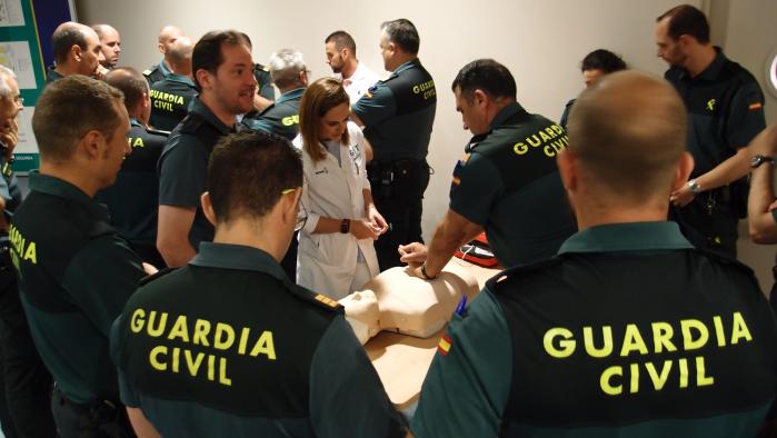 Profesionales de Urgencias del Hospital de Tomelloso forman a una treintena de agentes de la Guardia Civil en primeros auxilios
