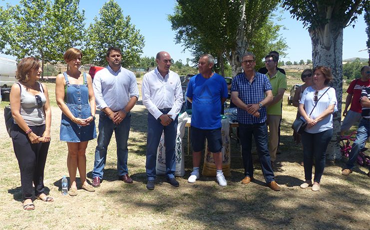 José Manuel Latre destaca la labor de los ganaderos y pastores en la XXXIII Feria del Ganado en Hiendelaencina