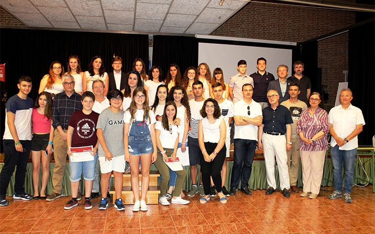 Alberto Reina desea muchos éxitos en la fase nacional a los ganadores del Concurso de Estadística 'Incubadora de sondeos y experimentos estadísticos'