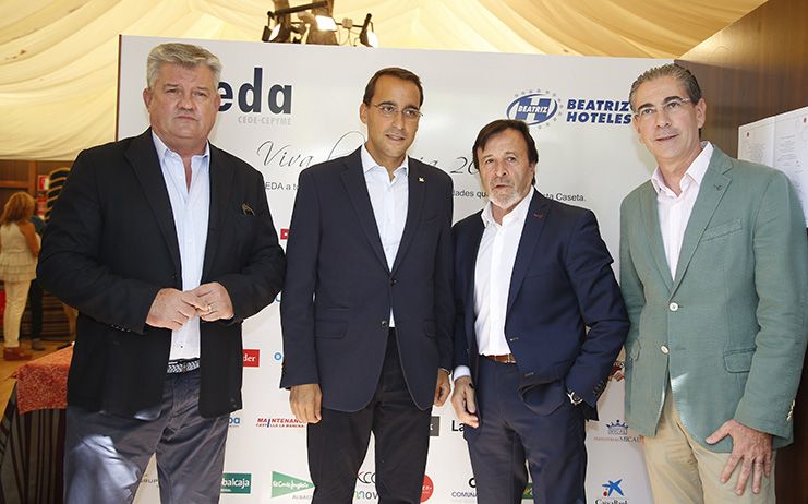 El director general de Globalcaja, en la inauguración de la caseta de Feda en la feria de Albacete