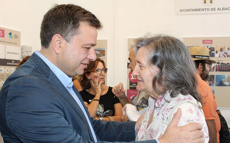 Manuel Serrano destaca la gran labor que realiza el Ayuntamiento en materia de Cooperación Internacional para ayudar a los más necesitados