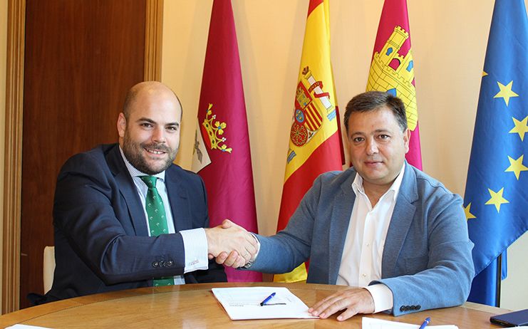 El alcalde firma préstamos con Banco Castilla-La Mancha y Eurocaja Rural por valor total de 5,4 millones de euros para financiar el Plan Extraordinario de Inversiones del Ayuntamiento de Albacete