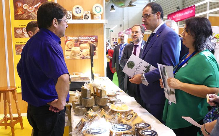 Prieto recalca en Naturama la importancia de compaginar la actividad económica con el medio ambiente