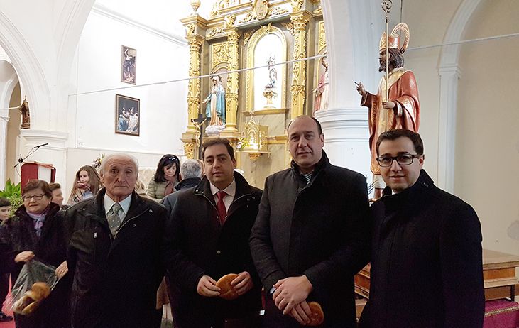 Doménech comprueba el inicio de la rehabilitación y mejora de la iglesia de San Miguel Arcángel de La Peraleja