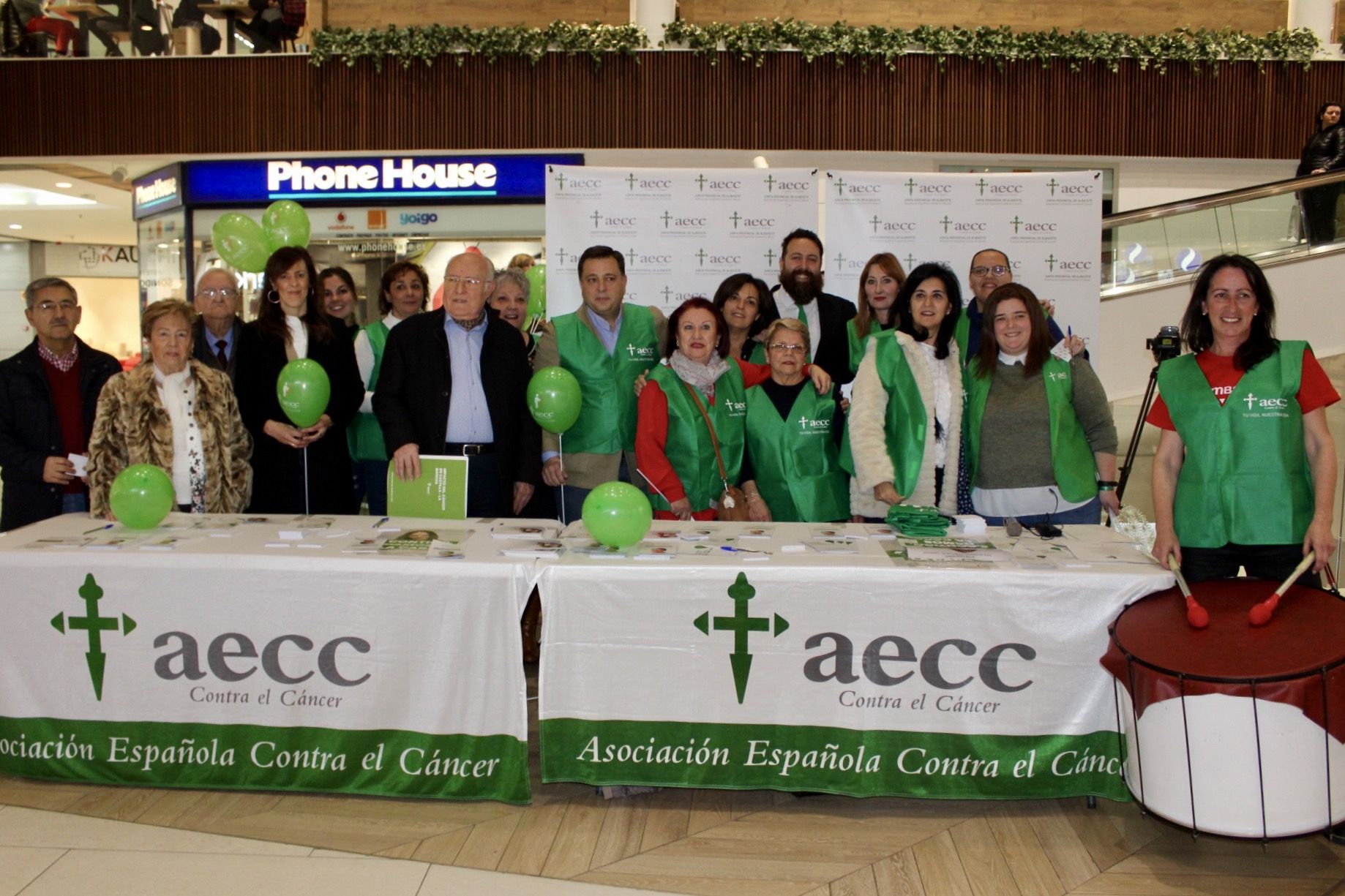 Serrano  translada su apoyo y cariño a las personas con cáncer y a sus familias