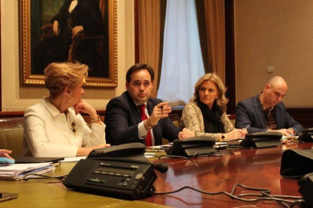 Núñez asegura que el PP va a trabajar para impedir el trasvase de inversiones que se van de Castilla-La Mancha a Cataluña por decisión de Page y Pedro Sánchez