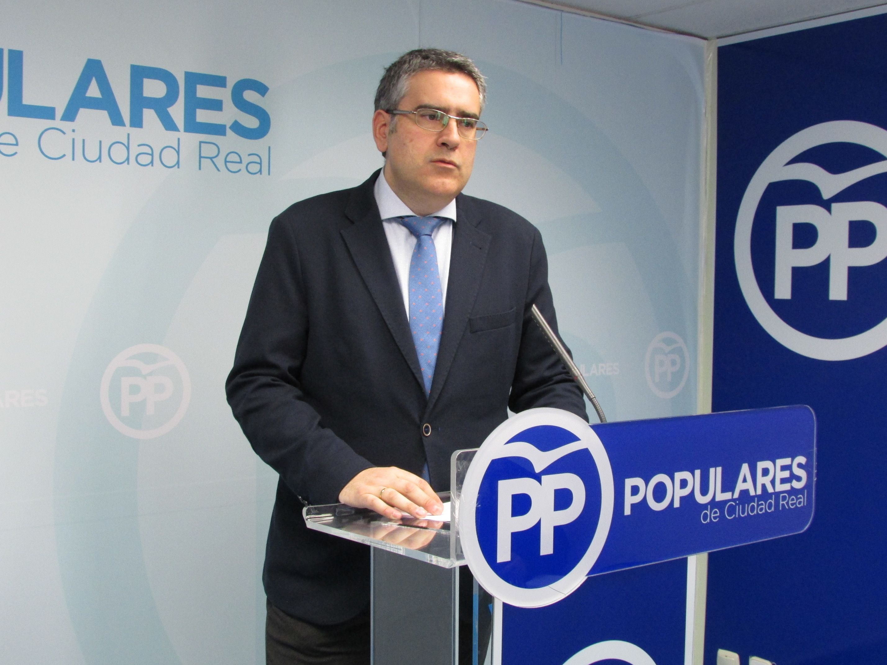 Rodríguez: “Page vuelve a poner en peligro la salud de los castellano-manchegos contratando médicos sin el MIR”