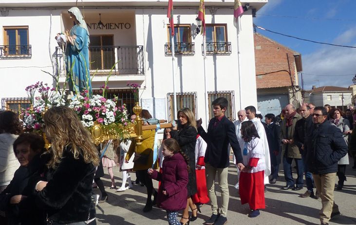 Latre acompaña a los vecinos de Pioz en su fiesta de la Virgen de la Candelaria