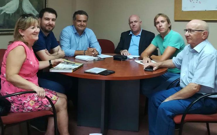 Comparsas de 'los pueblos de la pólvora' trasladan sus demandas al senador Manuel Miranda