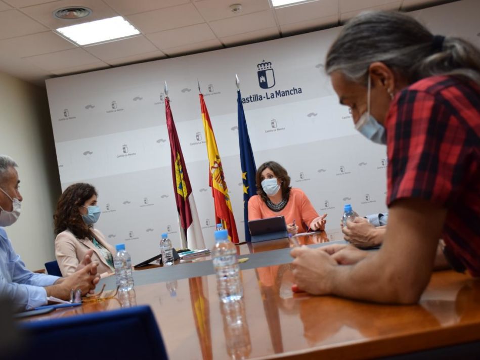 El Gobierno regional traslada a CCOO y UGT Industria su apuesta por apoyar el desarrollo de un plan estratégico nacional para la industria