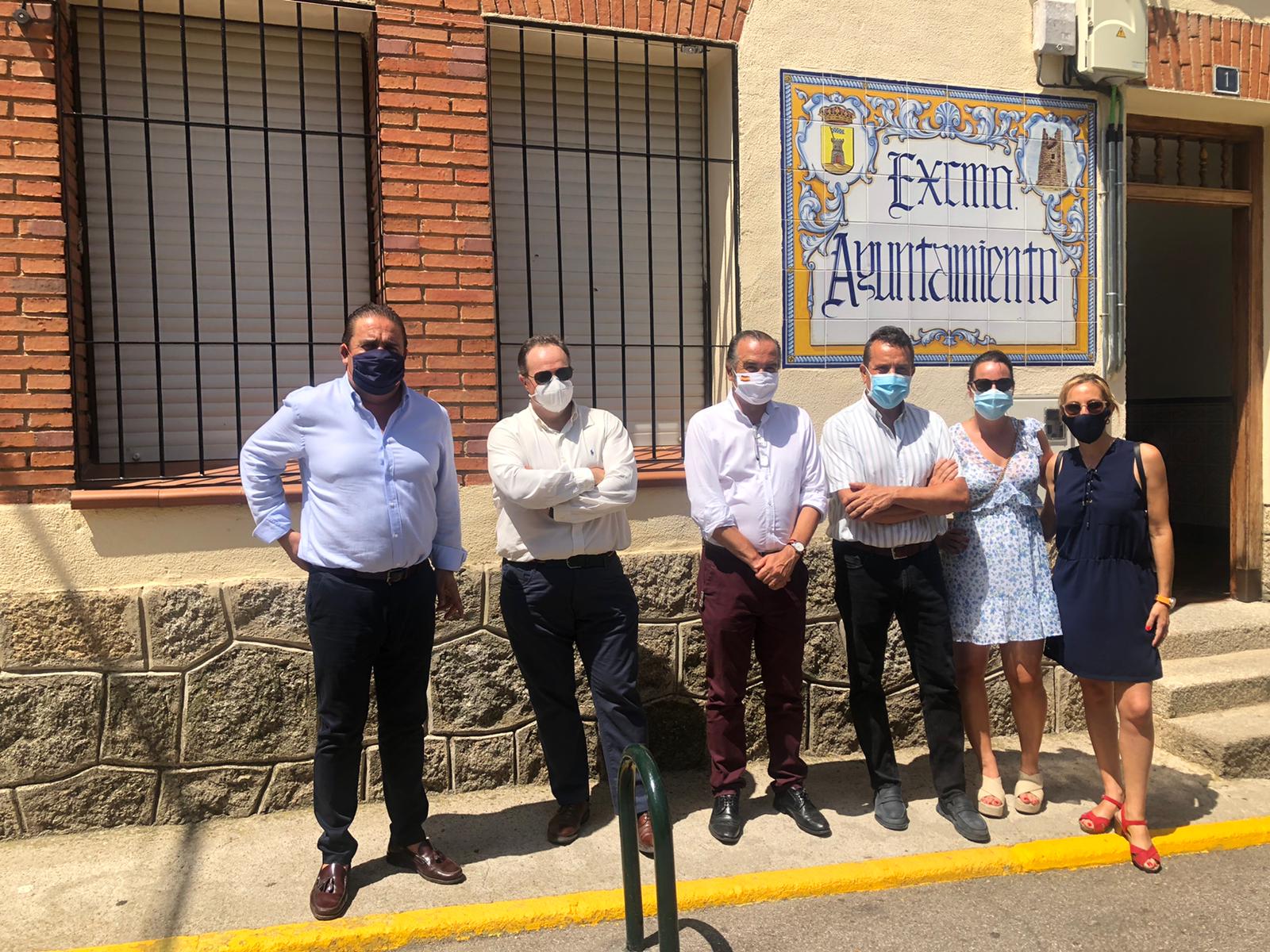 Gregorio lamenta que Page siga haciendo caso omiso a las reivindicaciones de la Sierra de San Vicente para recuperar el transporte público