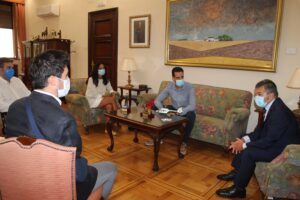 El subdelegado del Gobierno recibe a la nueva directiva de AJE