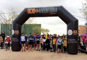 Ana Gómez asiste a la carrera de la igualdad ADFA solidaria de Olías del Rey