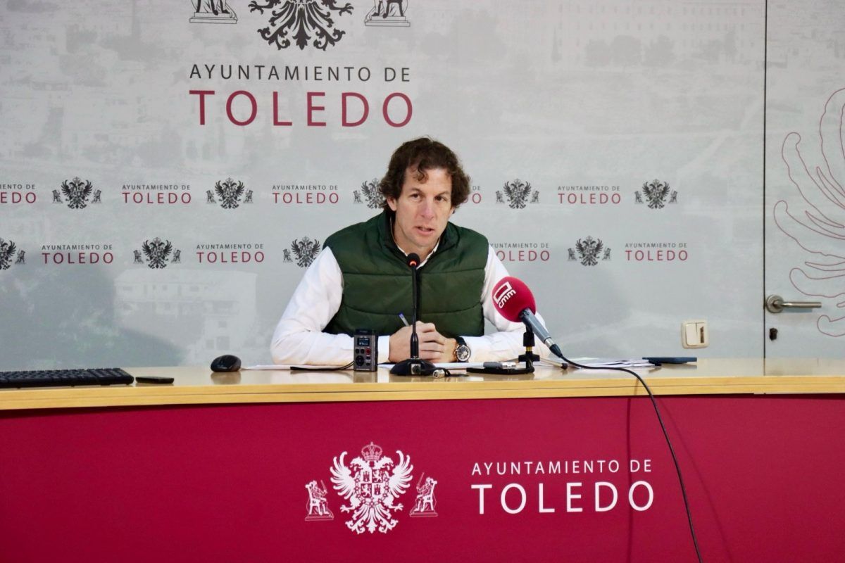 Lozano da la bienvenida a los usuarios del Patronato Deportivo en una temporada 