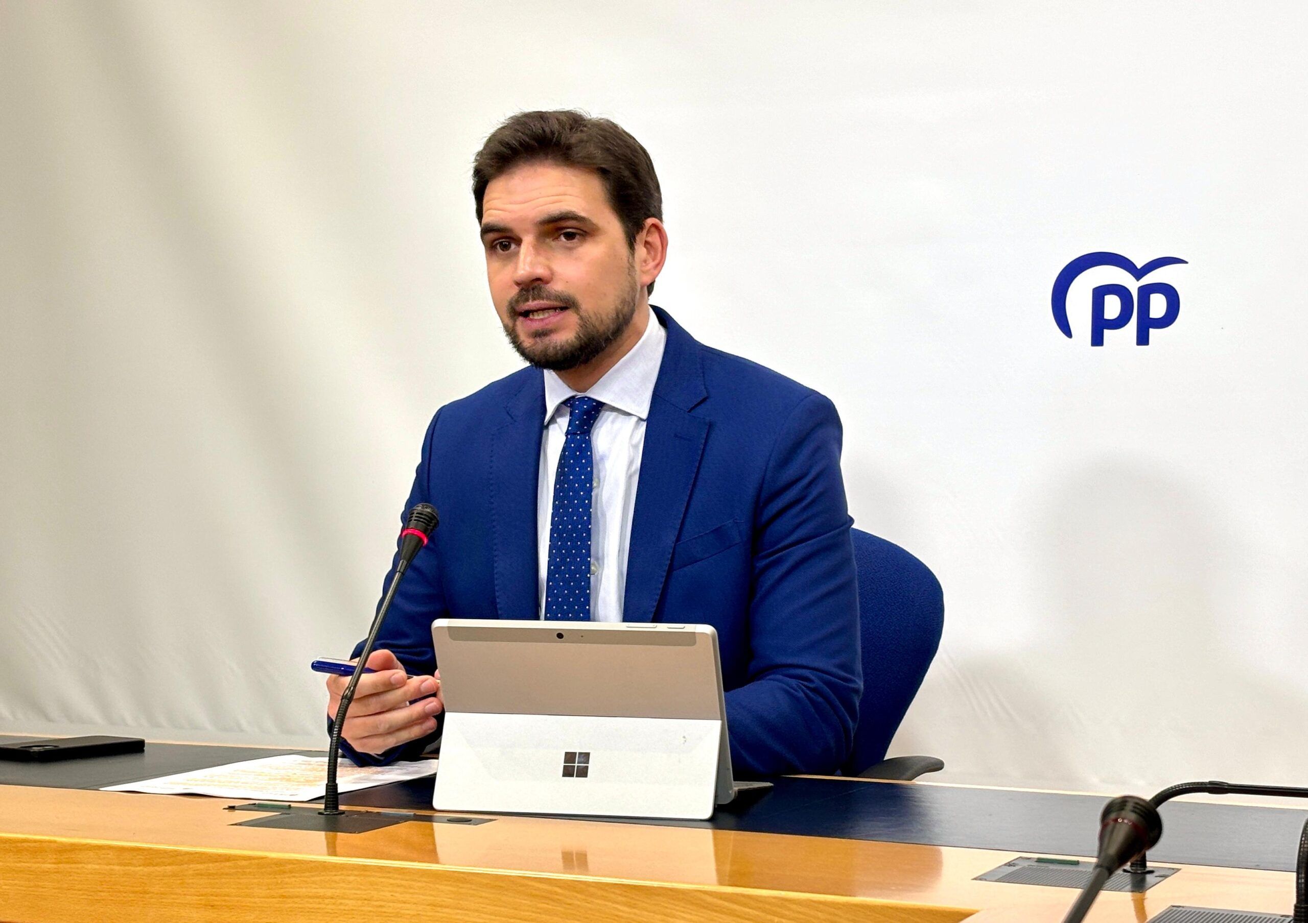 Serrano lamenta que Page consolide un día más su pacto con Pedro Sánchez tras su defensa de Begoña Gómez