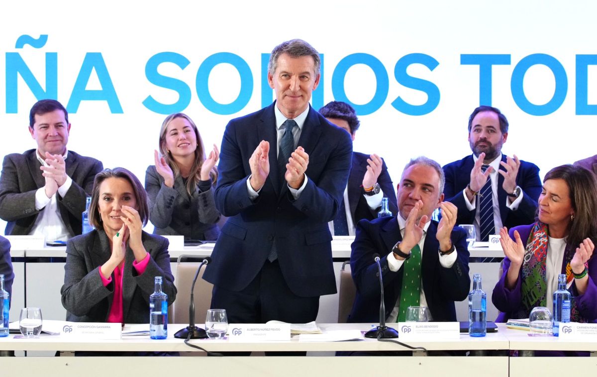 Feijóo hace balance del año del Gobierno: “Deambula a la espera de lo que mande Puigdemont y lo que cante Aldama”