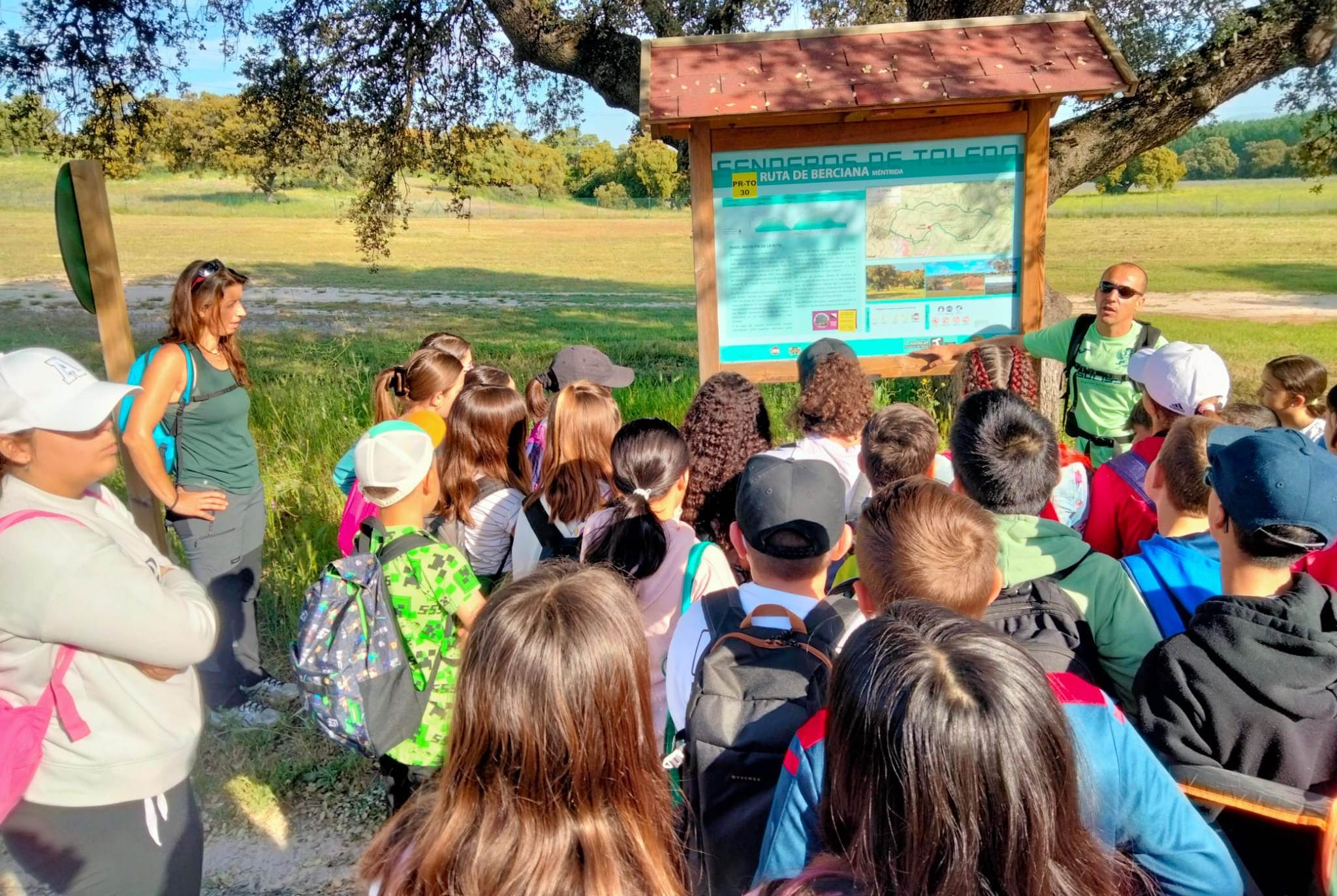 Éxito de la nueva propuesta educativa de la Diputación: el 'Programa de Senderismo Didáctico' agota sus plazas en menos de una semana