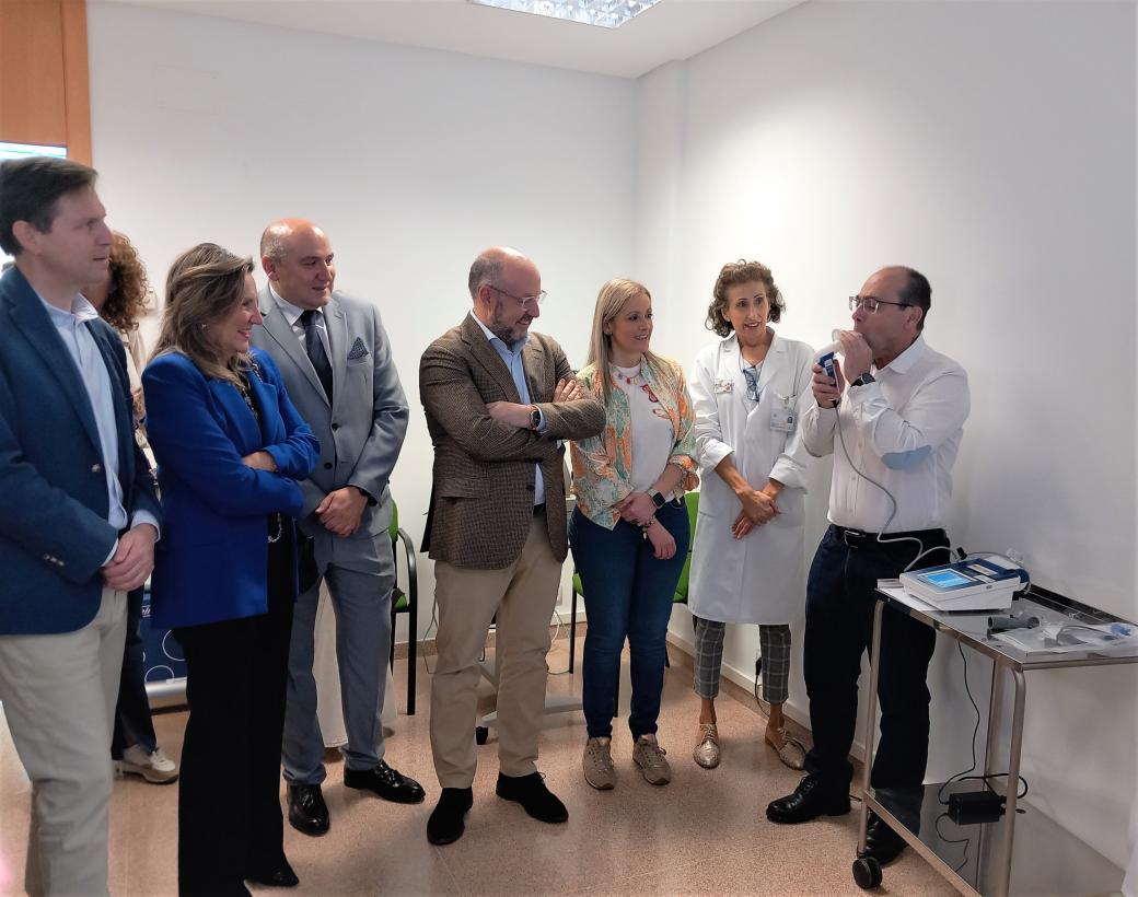 El Gobierno regional avanza en su apuesta por reforzar la capacidad resolutiva de Atención Primaria con la dotación de nuevos espirómetros