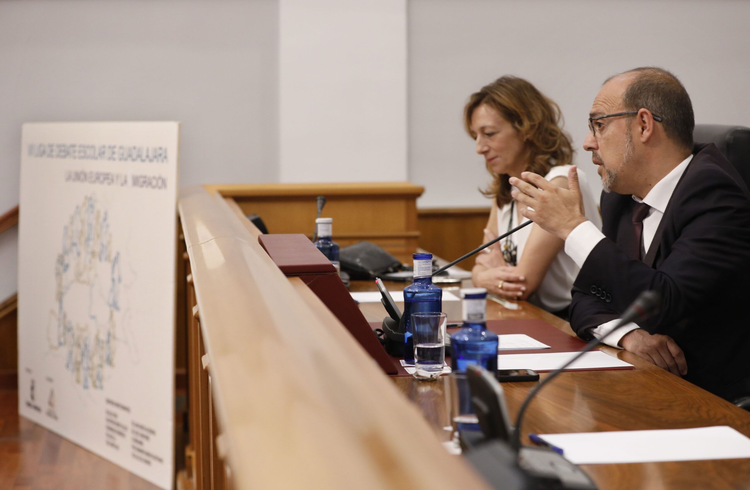 El presidente de las Cortes regionales pide a la juventud que “reconduzca” un debate político “irrespetuoso y que no representa a la mayoría”