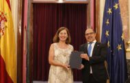 Bellido entrega el nuevo Estatuto de Autonomía a la presidenta del Congreso confiando en que se mantenga el consenso y sume nuevos apoyos