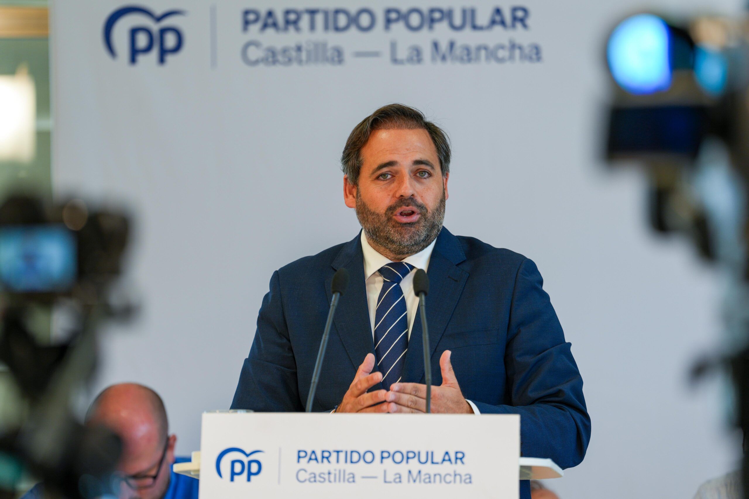 Núñez pregunta a Page 