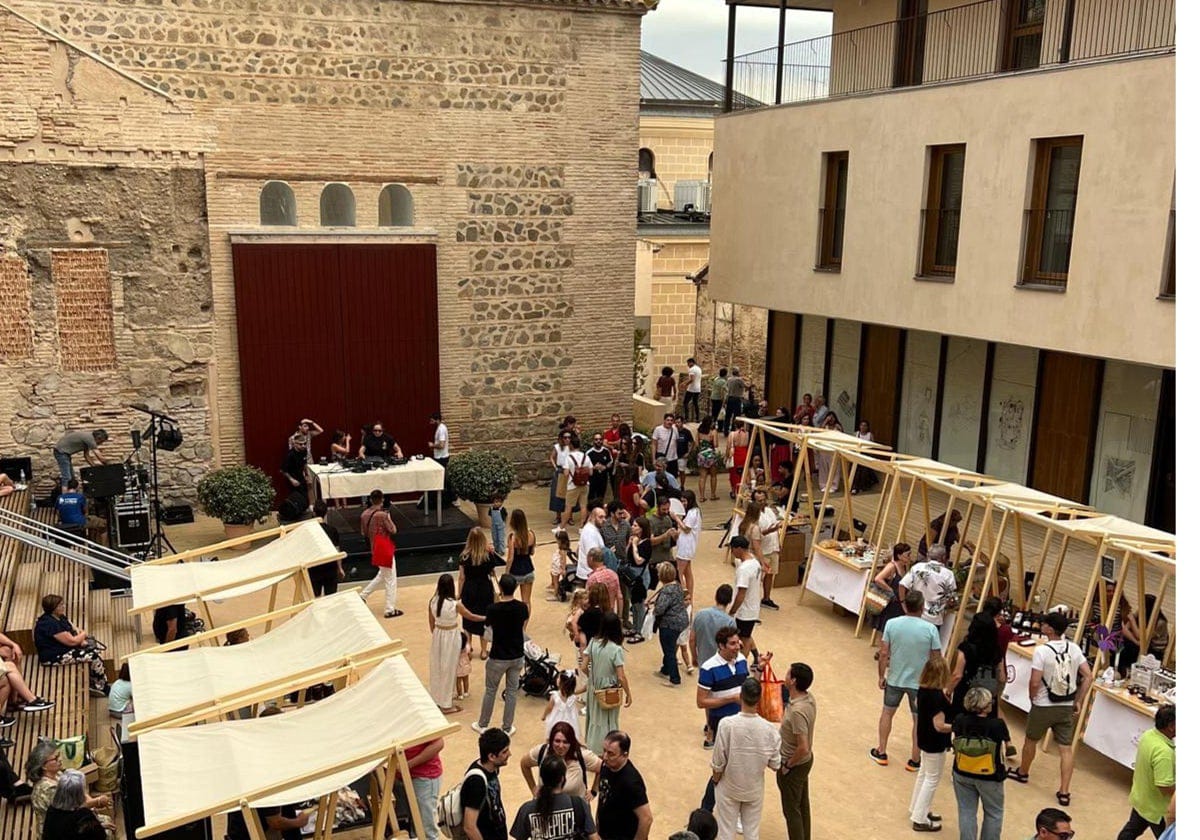 EL CORRAL DE DON DIEGO CELEBRA SU PRIMER ANIVERSARIO CON LA CELEBRACIÓN DE UN MERCADO DE PRODUCTOS ARTESANOS