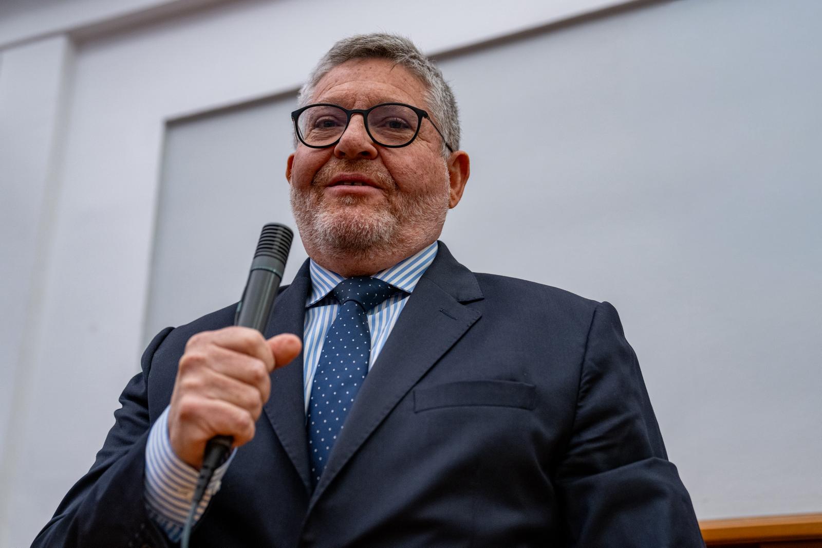 Redondo critica la falta de planificación del Gobierno de Page en vivienda y deporte y le pide que deje de llegar tarde a las soluciones