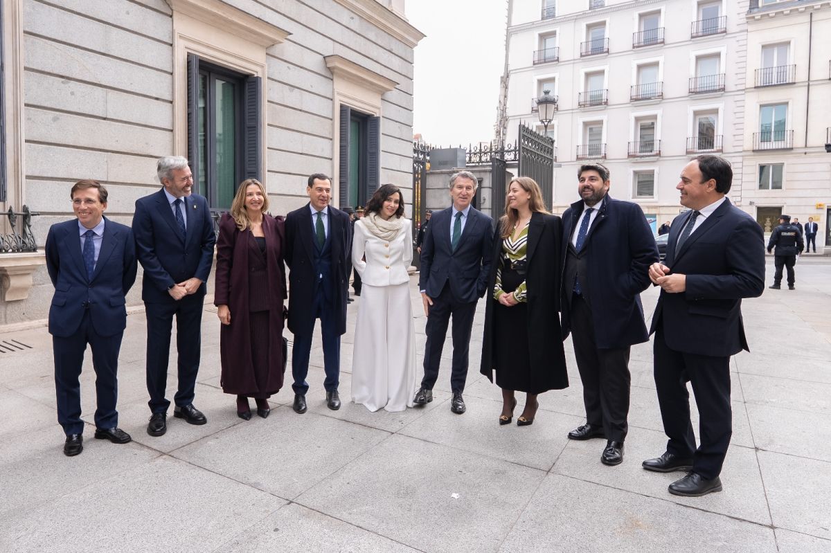 Los barones del PP piden plantar cara al 