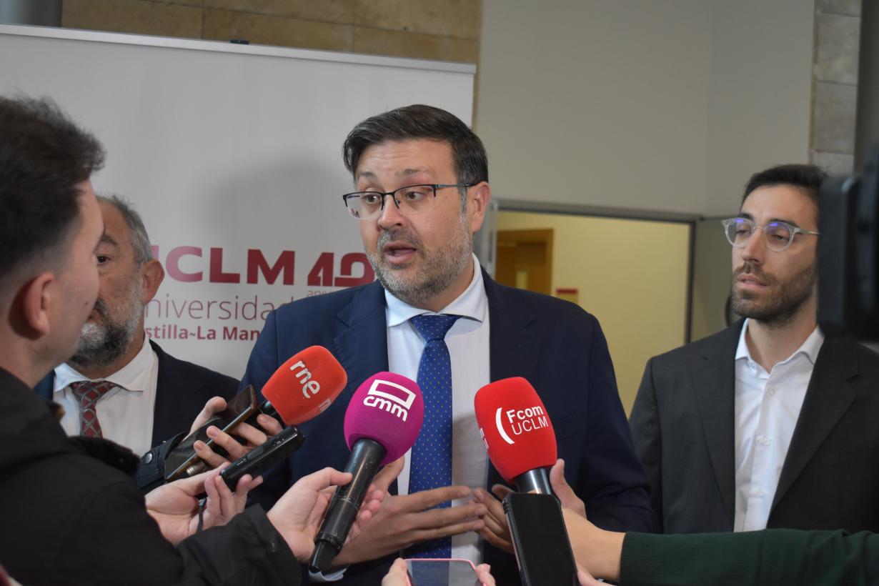 Castilla-La Mancha invierte casi diez puntos más que la media nacional por cada alumno universitario