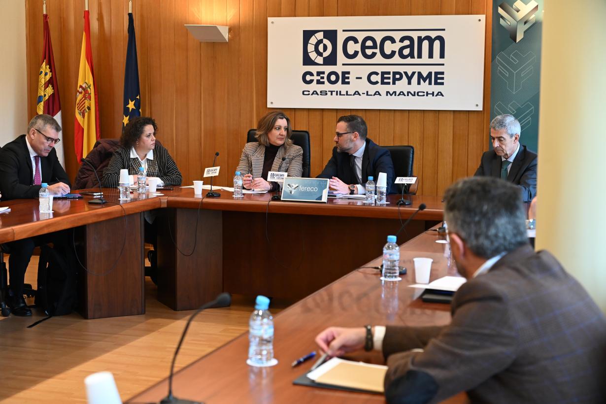 El Gobierno de Castilla-La Mancha y FERECO estrechan sus líneas de trabajo conjunto para acometer la incorporación de mano de obra al sector de la construcción