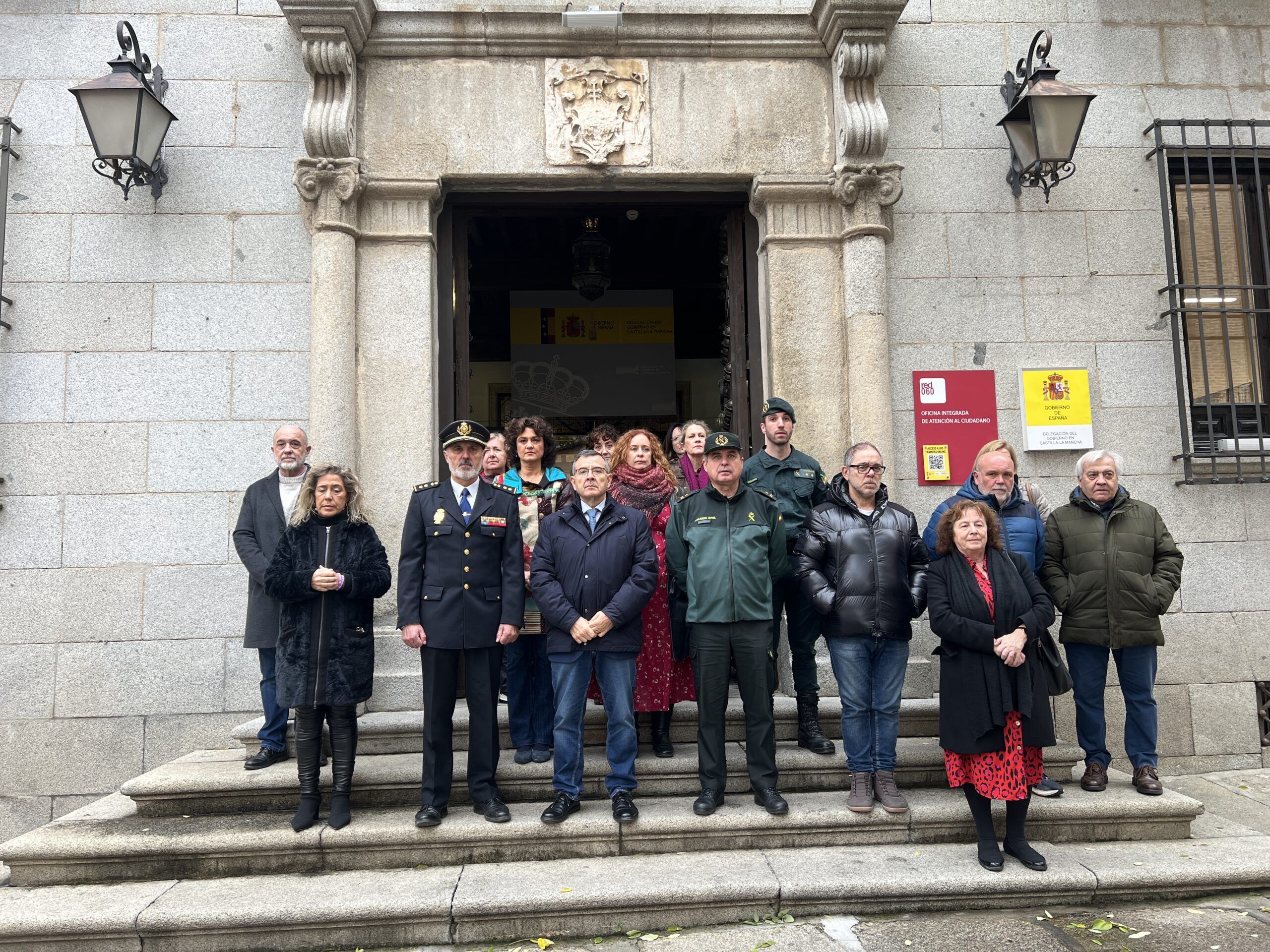 Minuto de silencio en la Delegación del Gobierno por el último asesinato machista confirmado
