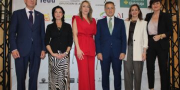 Manuel Serrano felicita a Amepap por su XXX aniversario y agradece su labor incansable a favor del enorme talento, la iniciativa y el liderazgo femenino que existe en Albacete