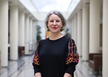 Araceli Martínez asegura que “el trumpismo ha traído problemas reales a España” y aboga por recuperar el “diálogo y los principios que sustentan la paz”
