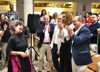 La Biblioteca Pública de Dávalos pasa a incorporar oficialmente el nombre de ‘Blanca Calvo’ con el apoyo del Gobierno regional